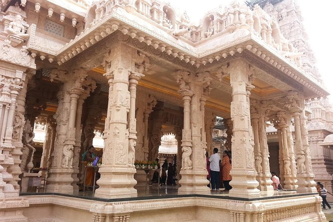 City Tour With Batu Cave and Fireflies Tour - Inclusions and Amenities