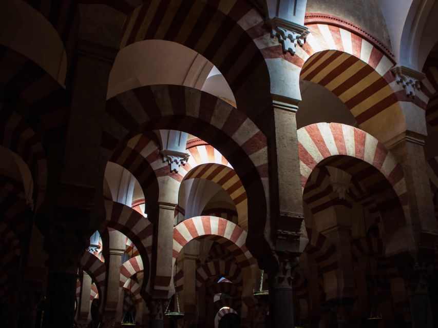 Córdoba: Mosque, Synagogue, and Jewish Quarter Walking Tour - Guided Experience