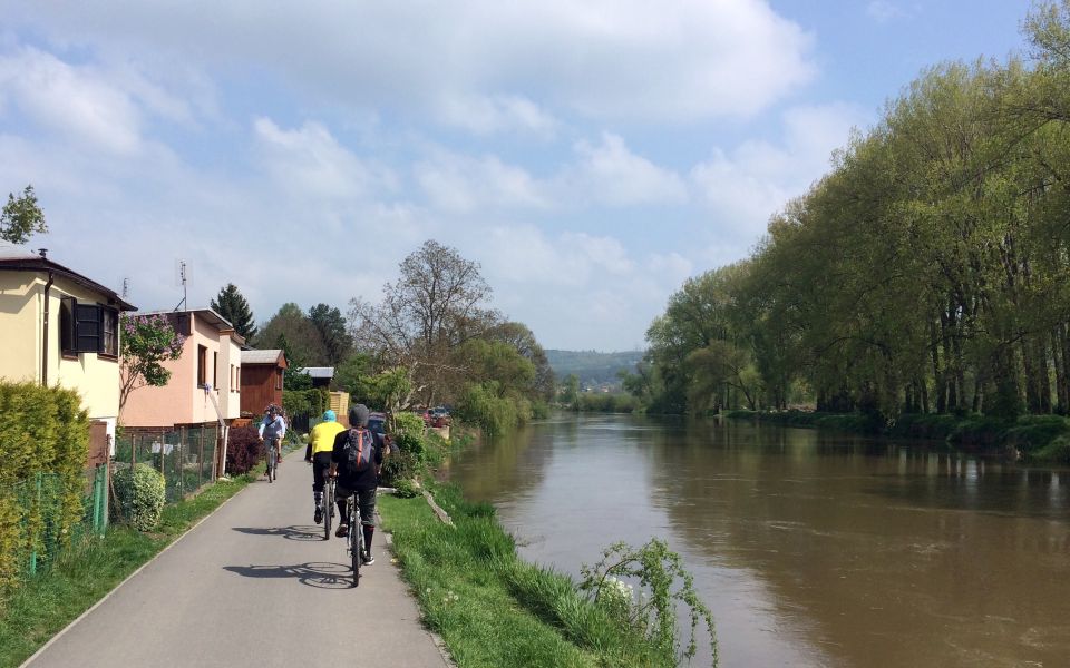 Coutryside Bike Tour to Karlstejn Castle. - Castle Visit and Lunch