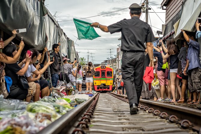 Damnoen Saduak Floating Market & Maeklong Railway From Bangkok - Highlights of the Tour