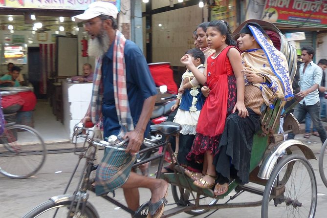 Dhaka Popular Walking and Communal Tour - Local Markets