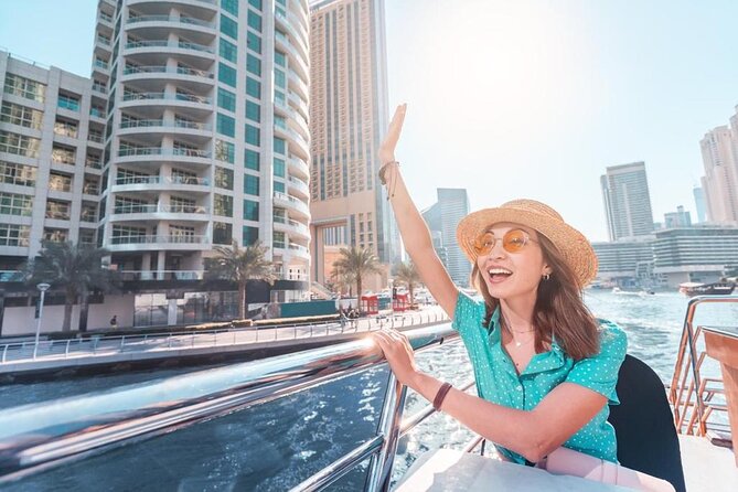 Dubai Marina Dhow Sightseeing Cruise - Onboard Amenities and Services