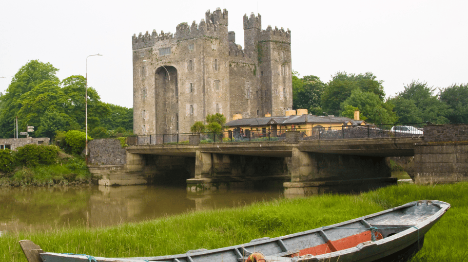 Dublin: Cliffs of Moher, Ennis, & Bunratty Castle Day Tour - Transportation and Comfort