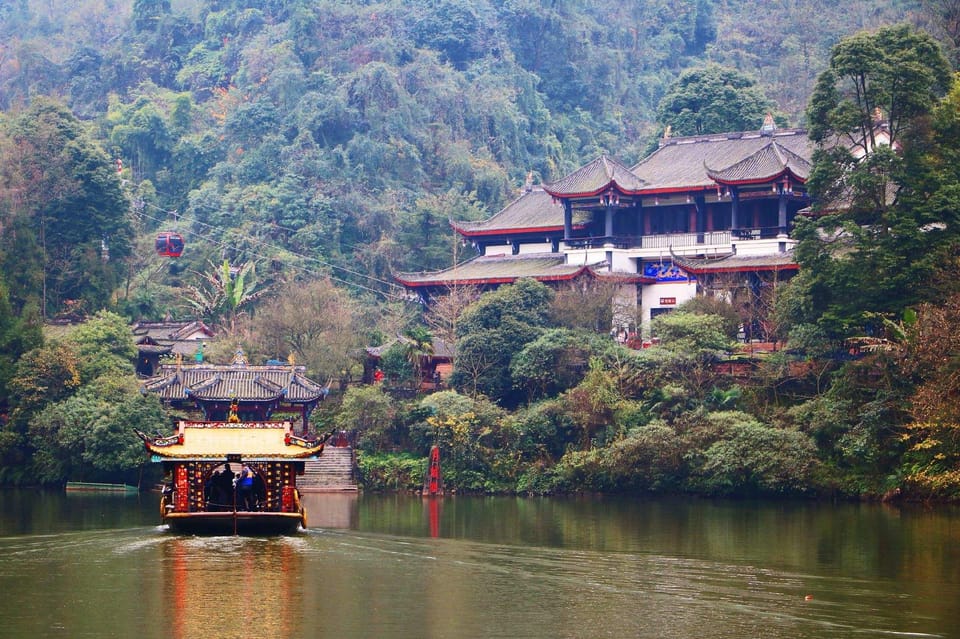 Dujingyan and Mt Qingcheng Day Trip With Taoism Experience - Transportation and Services