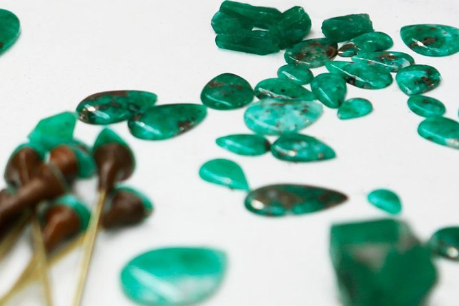 Emeralds Polishing Workshop and Museum Tour - Refreshments and Amenities
