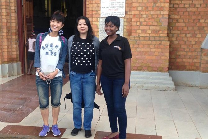 Entebbe Walking Tour (3 Hours) With Zoo and Botanical Gardens Options - Savoring Local Delicacies and Street Food