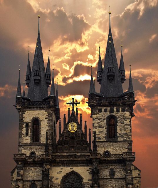 Evening Prague Castle Without Anybody - Itinerary and Tour Details