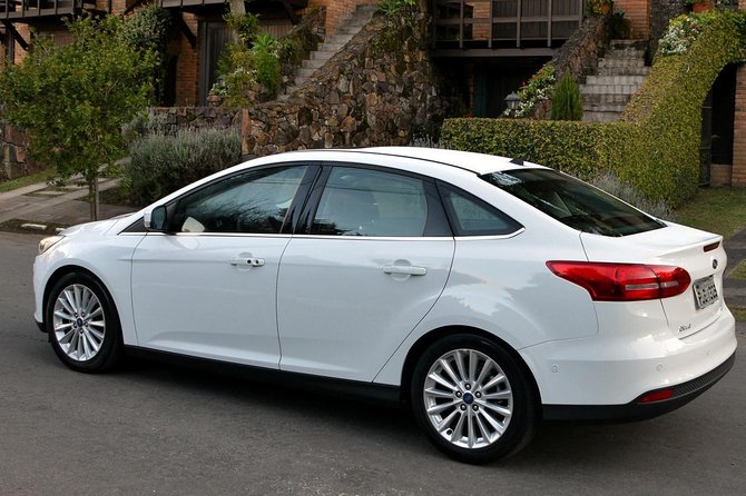 Executive Private Transfer From GIG Rio Galeao Airport up to 3 Pax to Buzios - Passenger Capacity