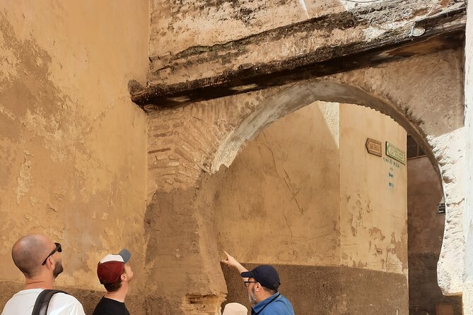 Fez: a Fescinating Group Tour - Knowledgeable Local Guides
