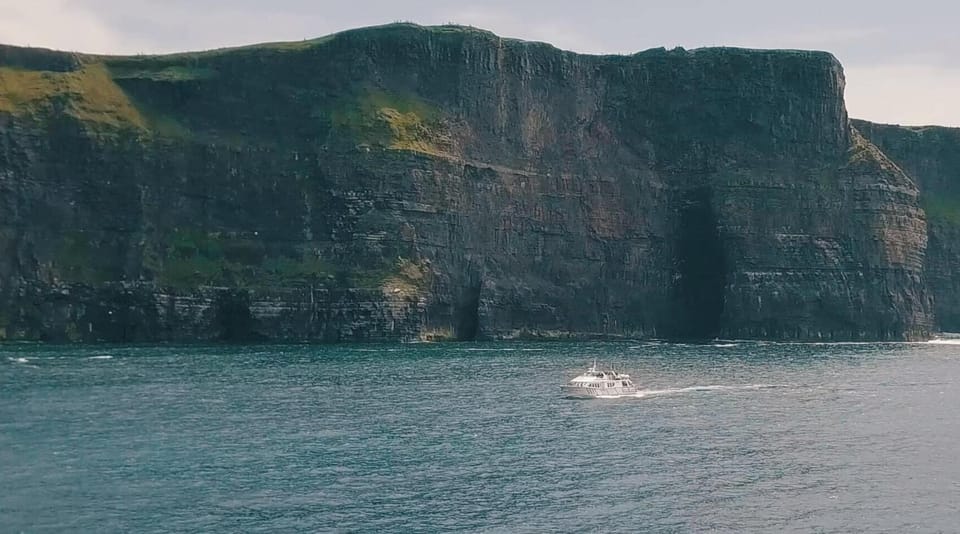 From Dublin: Galway + Cliffs of Moher Boat Cruise in Spanish - Departure Details