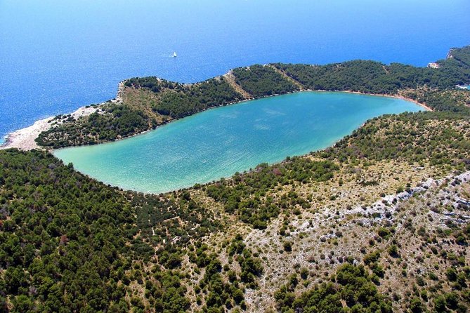 From Zadar: Kornati National Park Day Trip With Breakfast & Lunch - Onboard Experience and Amenities
