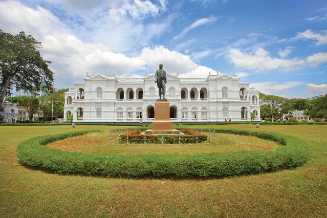 Full Day Colombo City Tour - Meeting and Pickup Details