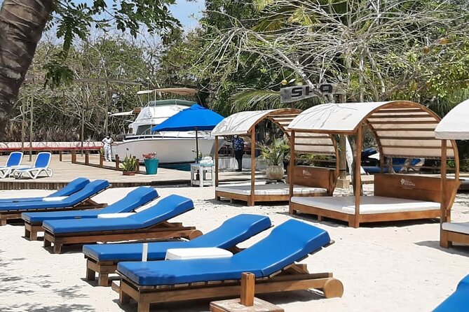 Full-Day in Isla Del Encanto With Lunch and Transfer to the Pier - Dining and Refreshments