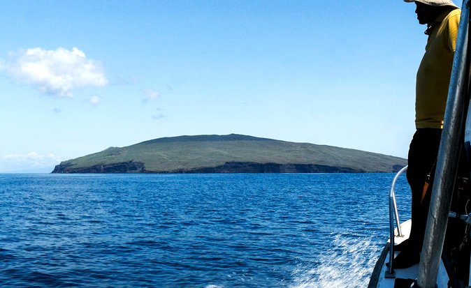 Full-Day Pinzon Island Snorkeling and Fishing - Meeting and Pickup Details