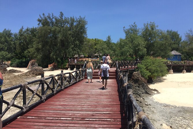 Full-Day Prison Island, Nakupenda and Stone Town Tour With Lunch Buffet - Lunch Buffet Offerings