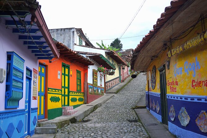 Full-Day Small Group Guatapé Experience - Meeting and Pickup Details