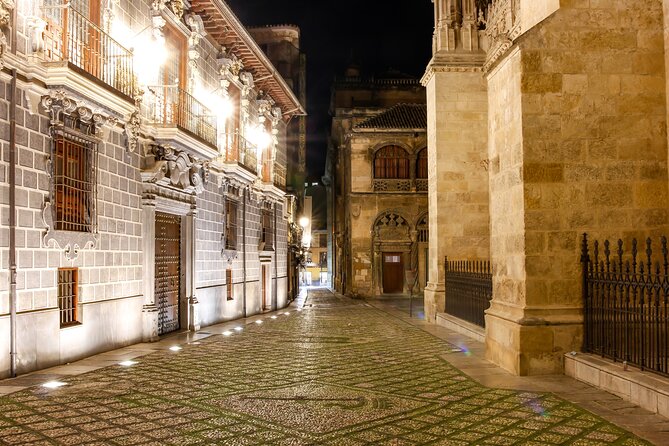 Granada: Dark City. - Key Landmarks Explored
