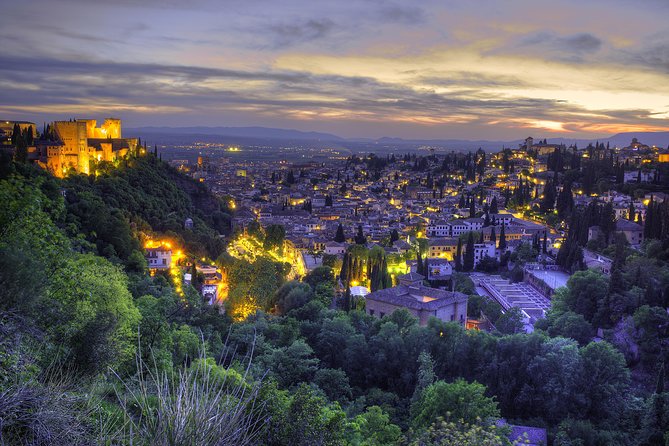 Granada in the Evening: Viewpoints Tour - Accessibility and Group Size