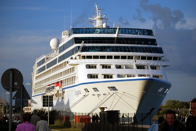 Group Driving Tour 1 to 6 People. Berlin Shore Excursion Incl Pick-Up at Port - Visiting Charlottenburg Palace