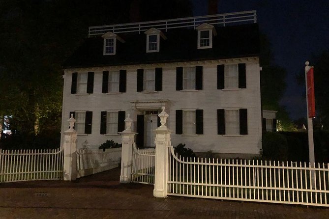 Haunted Footsteps Ghost & Paranormal Salem Tour - Haunted Sites Explored