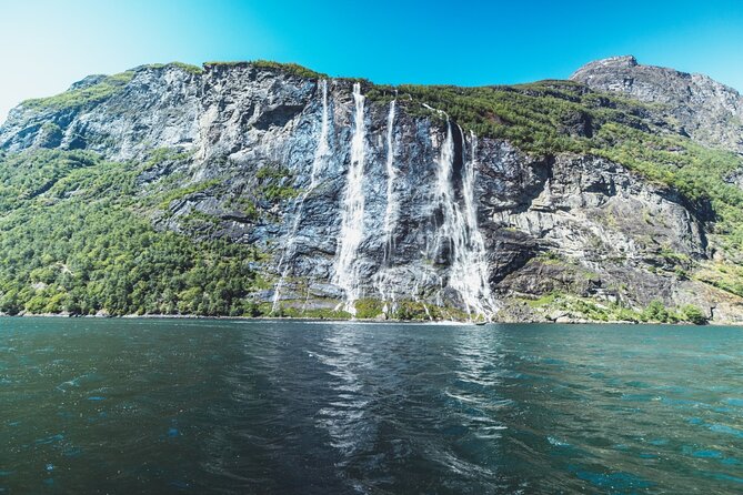 Hellesylt Sightseeing Boat Geirangerfjord Review - Accessibility and Amenities