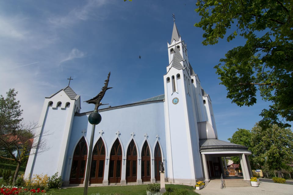 Hevíz: Majestic Sounds Organ Concert at the Blue Church - Venue Accessibility