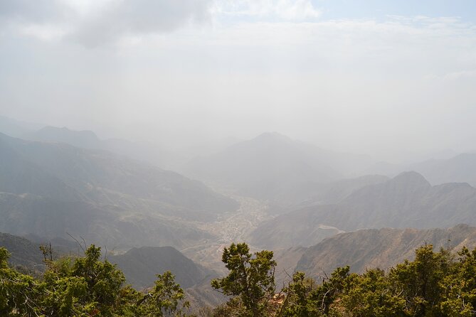 Historical & Heritage Tour in Abha- Rijal Almaa Village - Scenic High Peaks Hike