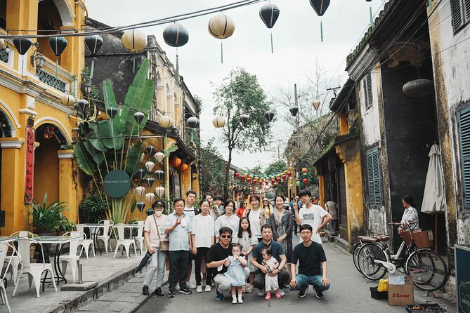 Hoi an Walking Tour With a Personal Photographer - Exploring Hoi Ans Landmarks