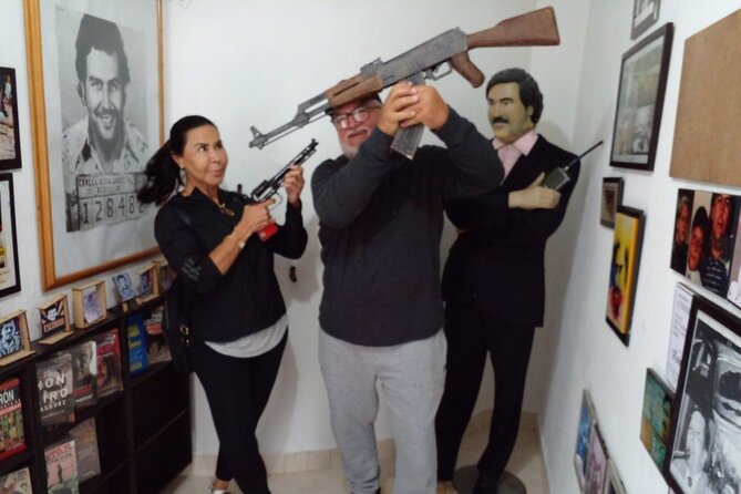 Horseback Riding, Viewpoint and Tour of Pablo Escobar or Commune 13, You Choose - Additional Information