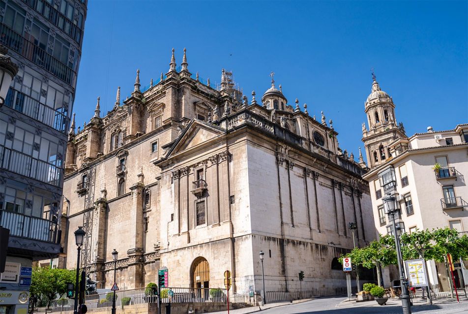 Jaén Night Tour: Legends and Mysteries - Exploration and Sightseeing