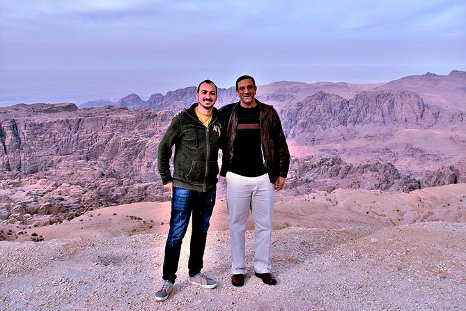 Jordan Tour: Private Driver - Luxurious Car - Driver Qualifications and Experience