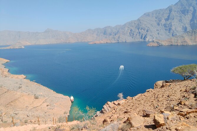 Khasab Musandam Half Day Dhow Cruise - Onboard Amenities and Services
