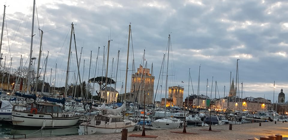 LA ROCHELLE WALKING GUIDED VISIT - Historical Context