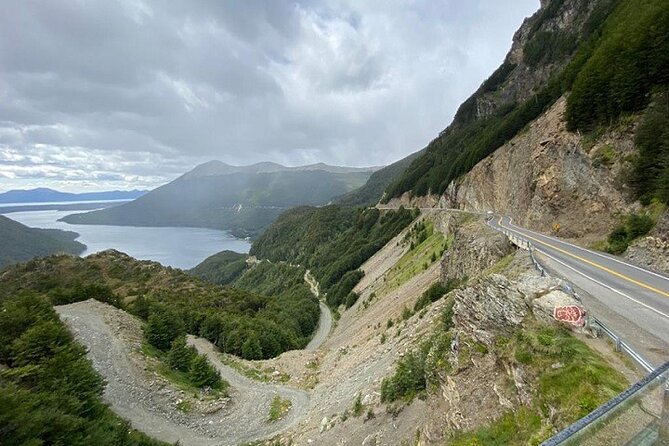 Lakes off Road to Fagnano and Escondido Lakes (4x4 Ride) - About RipioTurismo