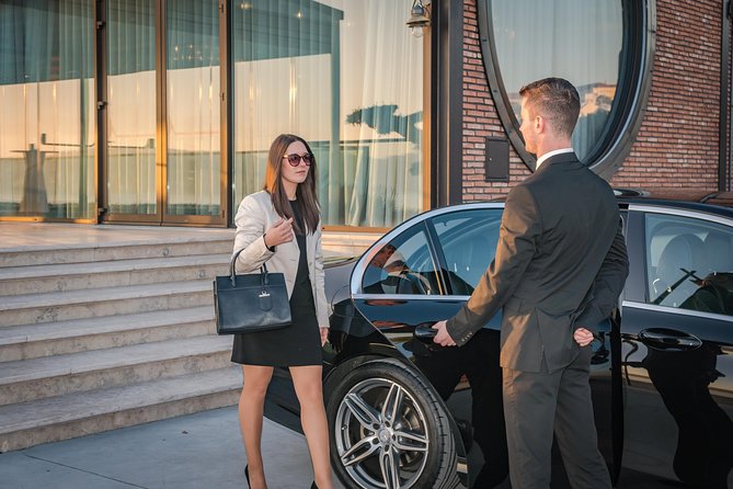 Lisbon Private Transfer to Airport Departures - Pickup and Drop-off