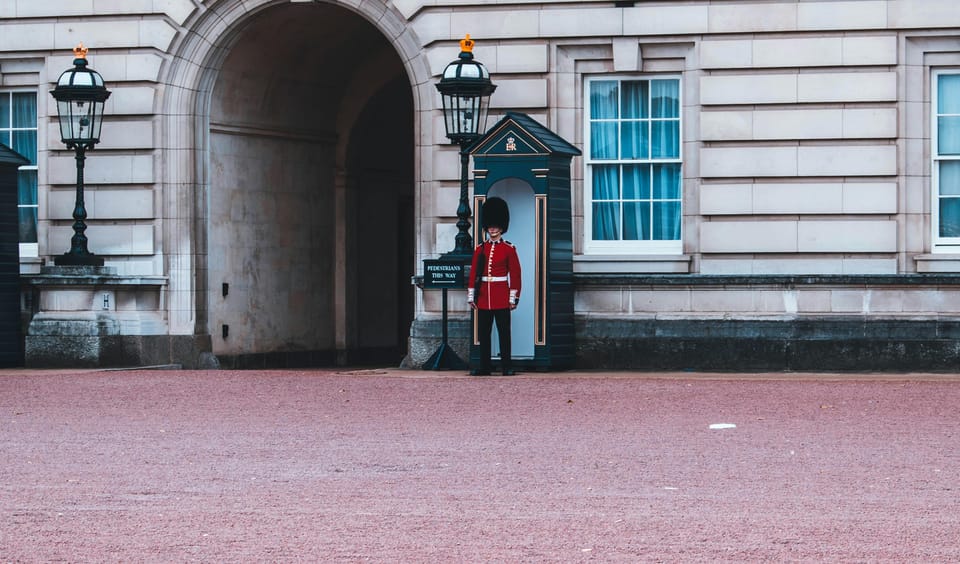 London: Changing of the Guard Experience and Landmarks Tour - Discover Hidden Gems and Streets