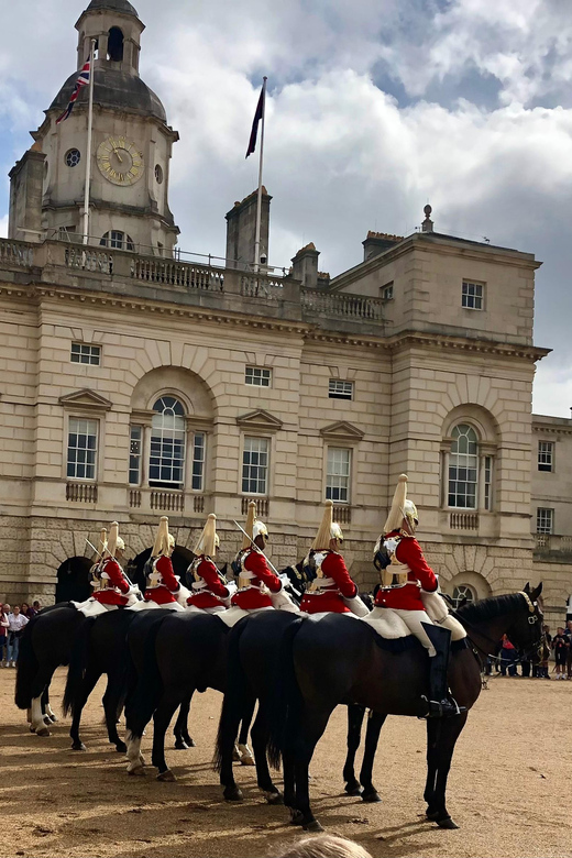 London: Parliament & Palaces Private Walking Tour With Guide - Guided Experience