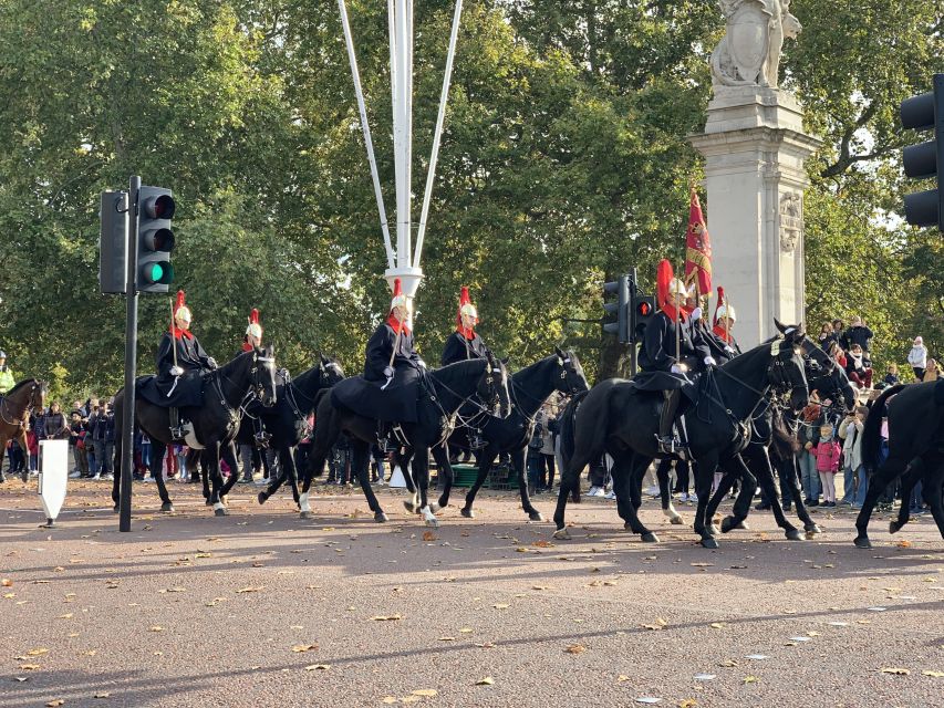 London: The Changing of the Guard Experience - Tour Meeting Point and Languages