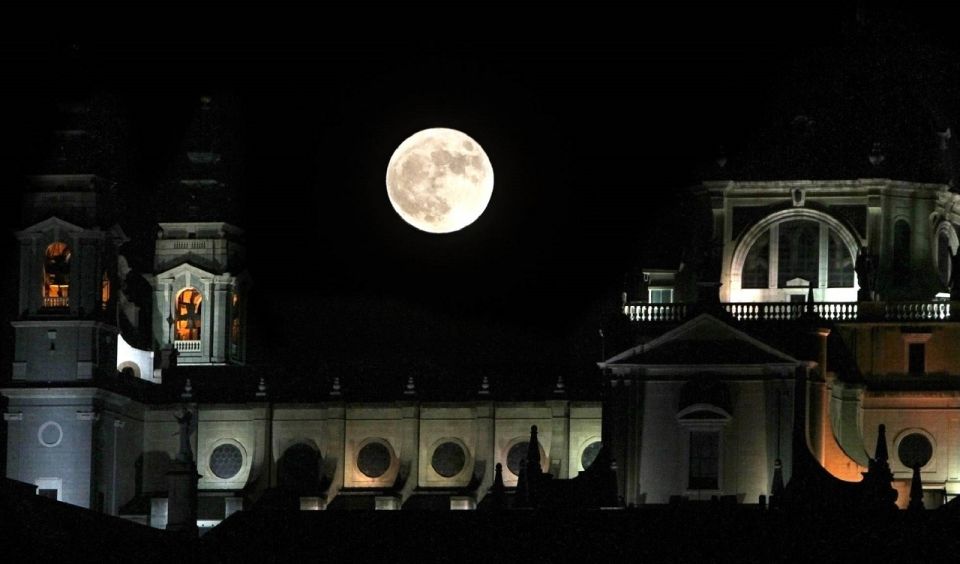 Madrid: Enchanted Evening Walking Tour in Spanish - Inclusions