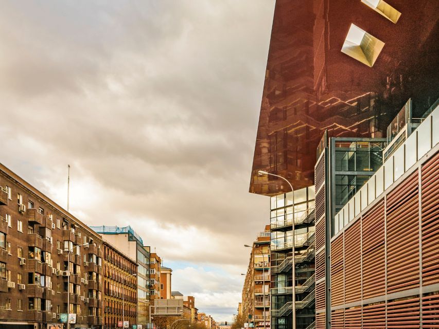 Madrid: Reina Sofia Museum Skip-the-Line Guided Tour - Tour Inclusions and Accessibility