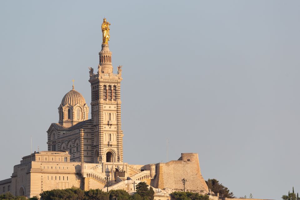 Marseille: First Discovery Walk and Reading Walking Tour - Tour Features