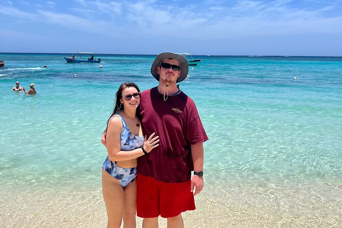 Monkey and Sloth, Chocolate Rum Tasting and Beach Break in Roatan - Rum Cake Company Tasting