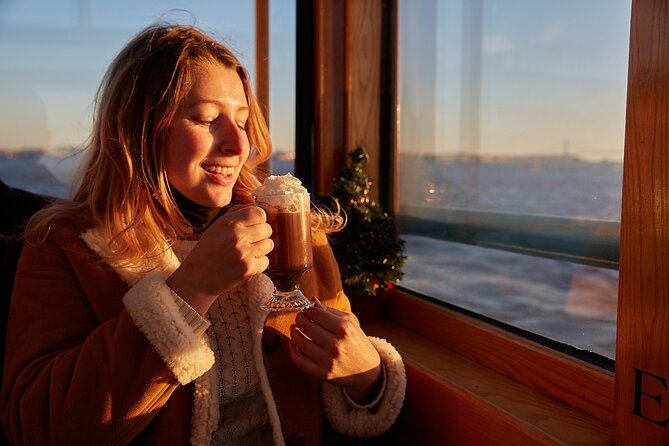 New York City Christmas Holiday Statue and Skyline Cocoa Cruise - Beverage and Snack Options