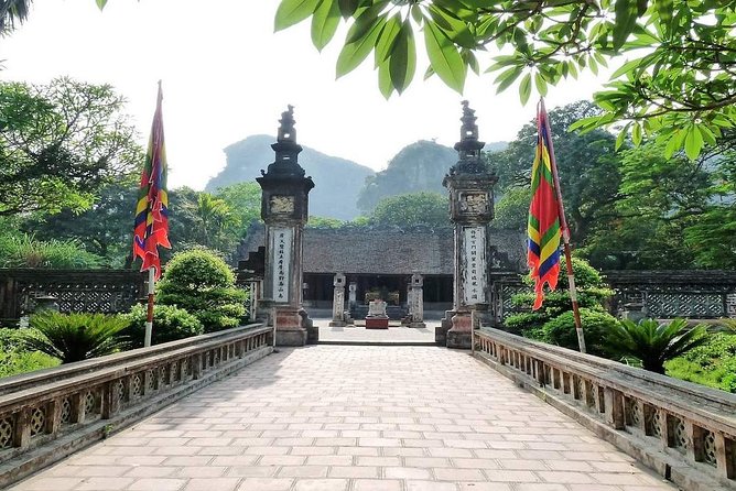 Ninh Binh Day Trip From Hanoi: Hoa Lu, Tuyet Tinh Coc, and Tam Coc - Enjoying Tam Coc Boat Ride