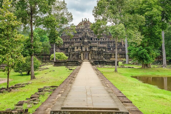 One Day Private Guide Tour of Angkor Thom, Bayon, Ta Phrom & Angkor Wat - Discovering Bayon Temple