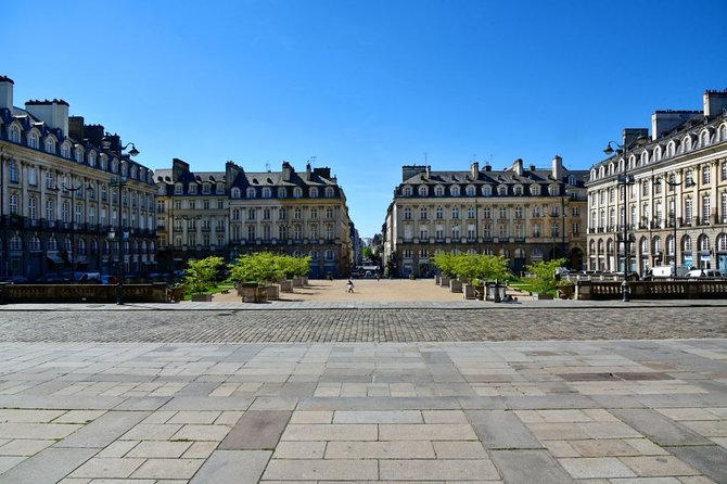 Outdoor Escape Game the Headquarters of Rennes - Showcasing Rennes History