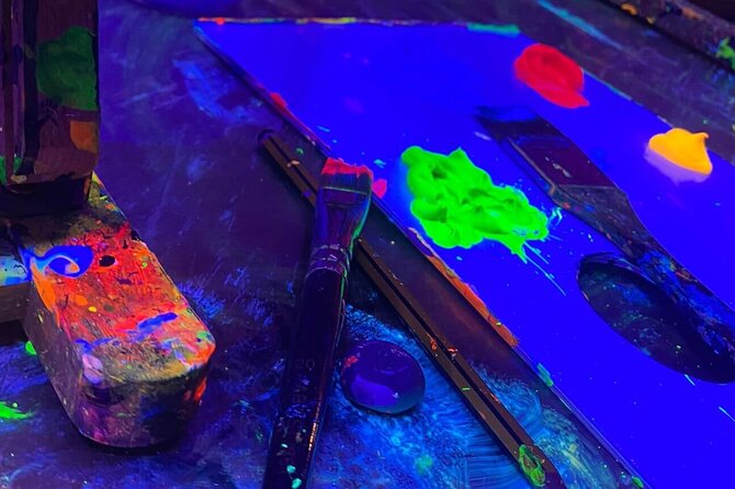 Paint a Neon Fluorescent Picture While Drinking Unlimited Wine - Session Capacity and Group Size
