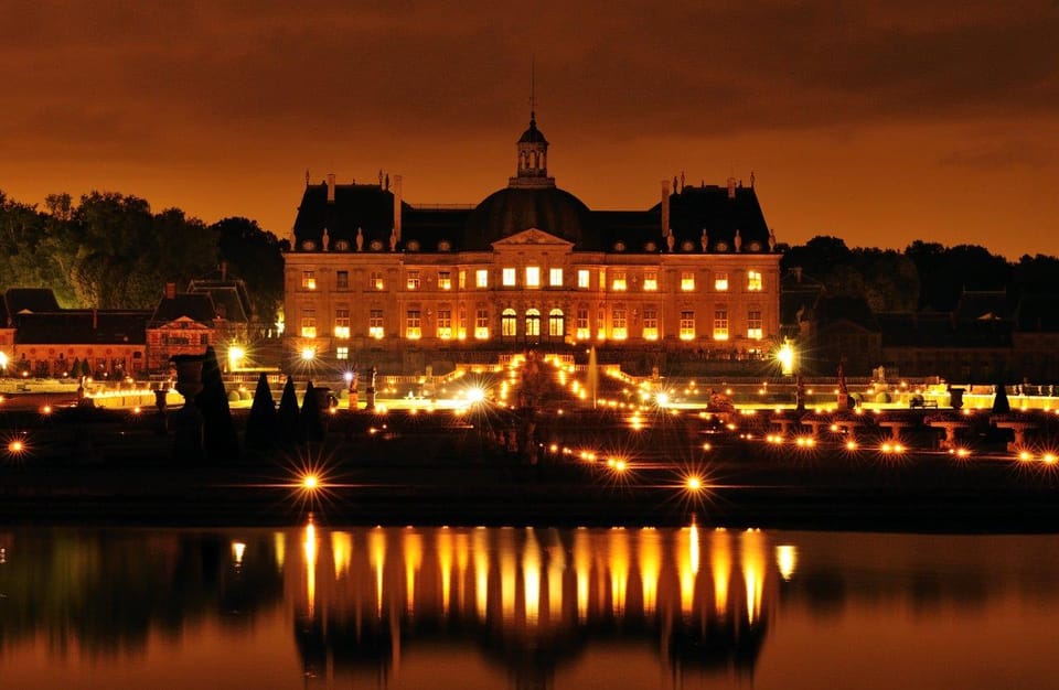 Paris: Candlelit Dinner at Vaux-le-Vicomte by Limousine - Château and Garden Exploration