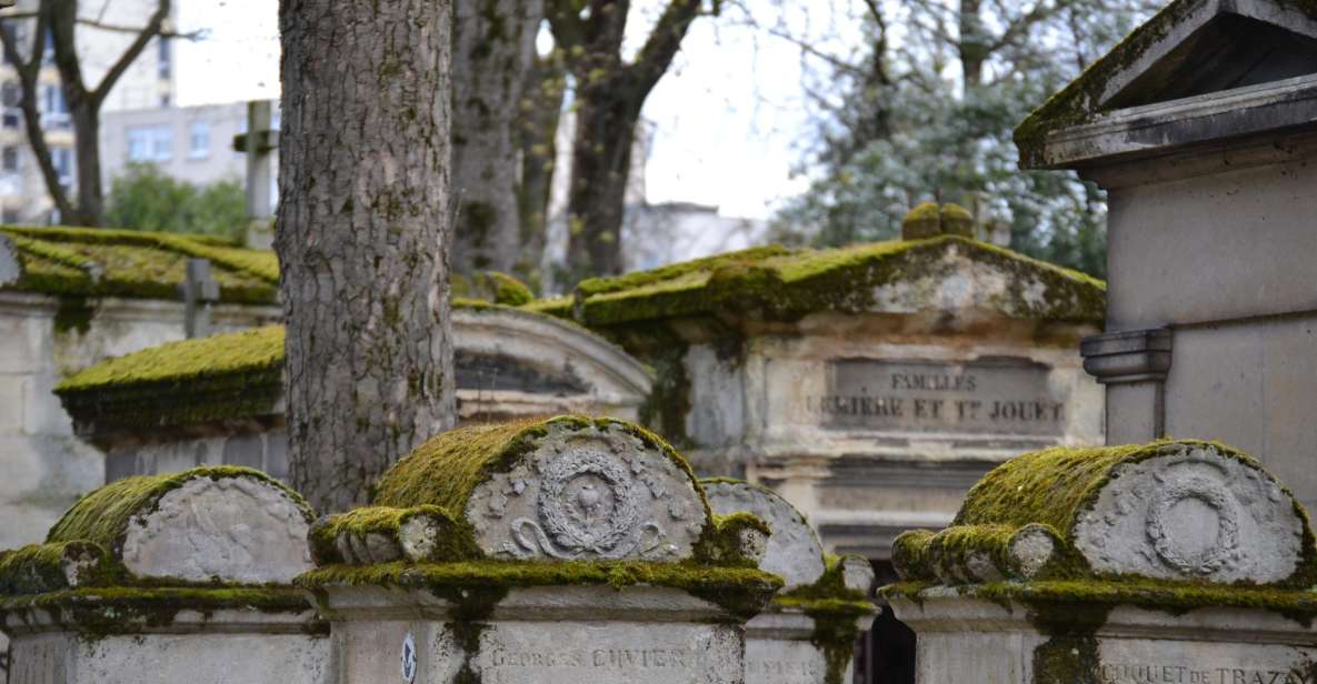 Paris: Pere Lachaise Cemetery Guided Tour in French - Included in the Tour