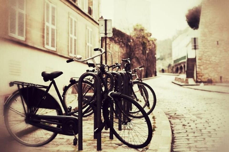 Paris : Private Bike Tour With A Guide - Language Options for the Tour